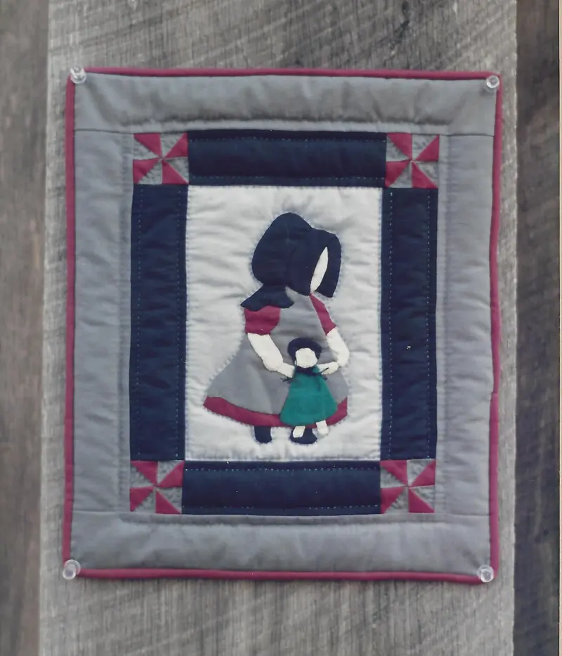 Amish Friends Mini Quilt – Simple & Heartfelt Design 1