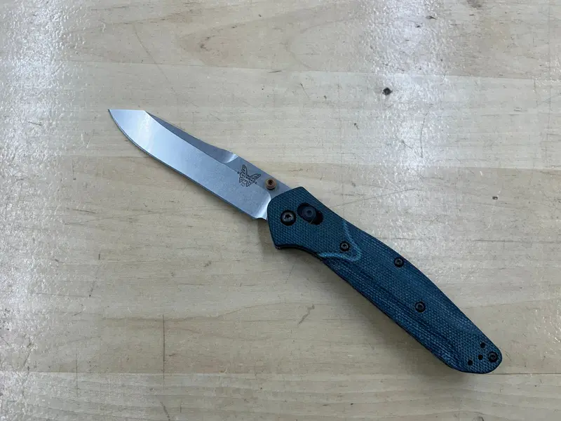 Benchmade Osborne Axis Flipper – Denim Micarta Scales, Smooth Deployment 1