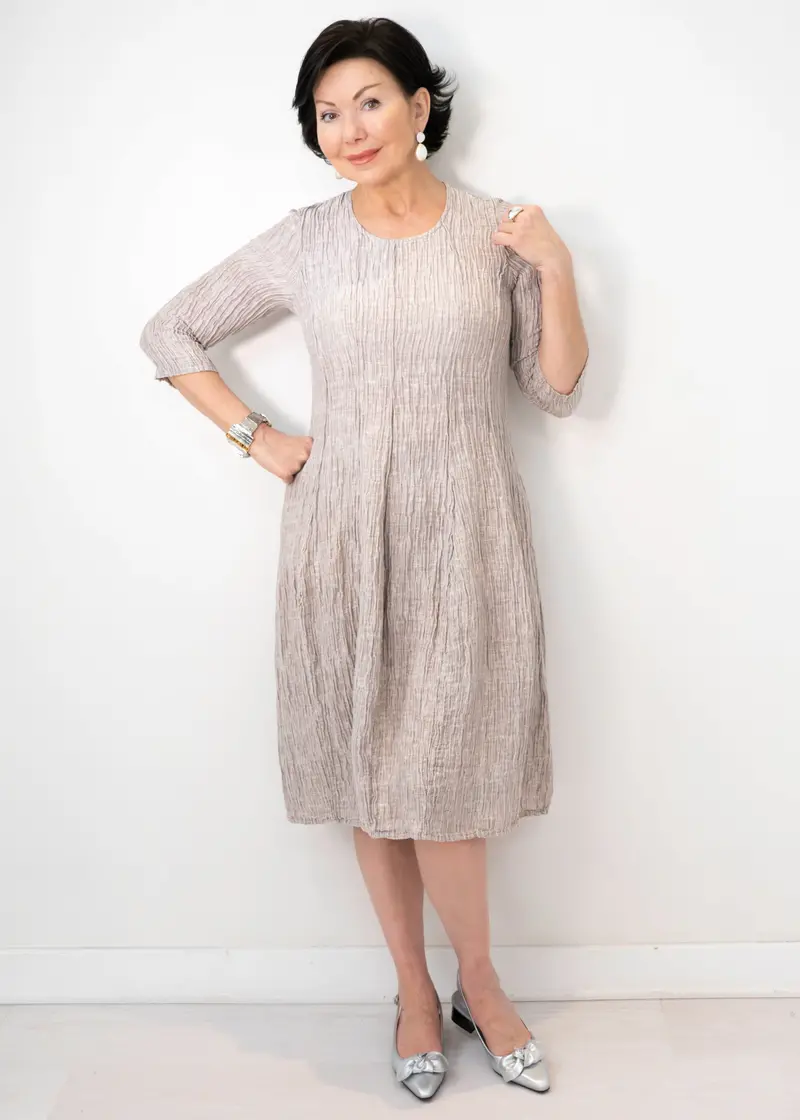 Grizas Crinkled Balloon Dress With 3/4 Sleeves 1