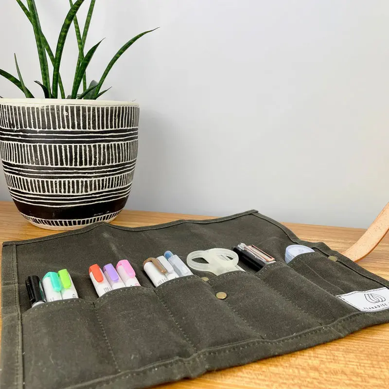 Pearadise Island Tool Case: Compact, Organized Accessory Pouch For Knitters 1