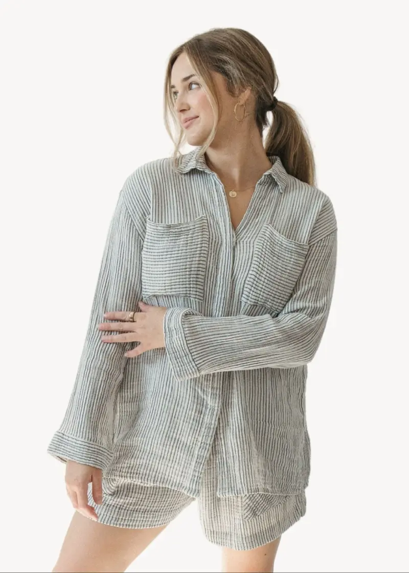 Striped Crinkle Pocket Shirt – Pokoloko Button-Down With Functional Pockets 1