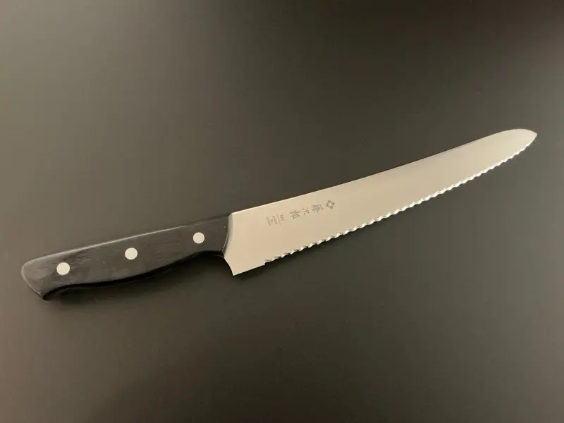 Tojiro F-687 Serrated Bread Knife – High-Performance Cutting Edge 1